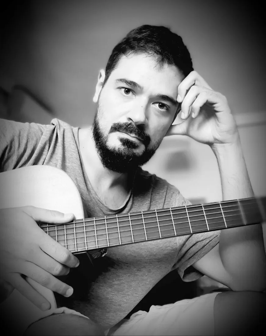 Retrato con la guitarra acústica