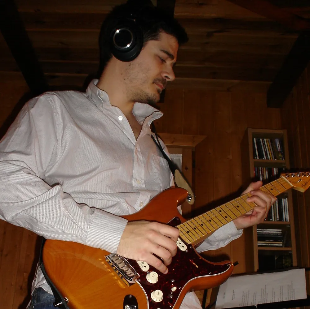 Grabando la guitarra con cascos