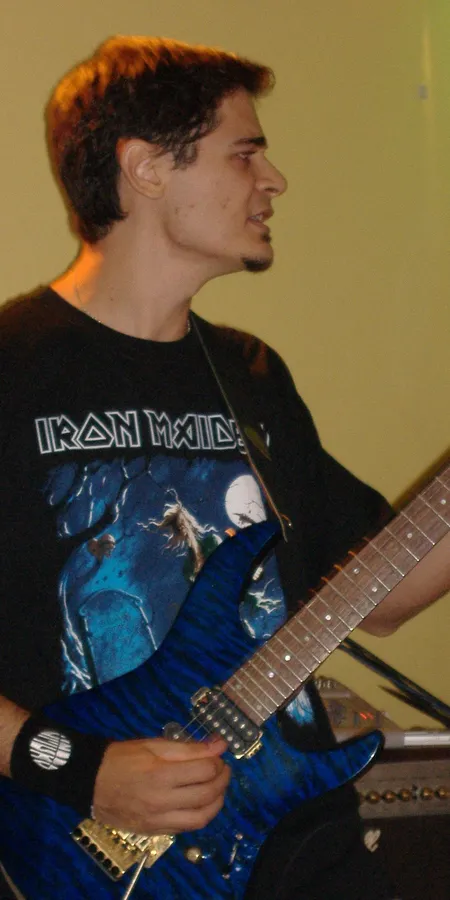 En directo con guitarra azul